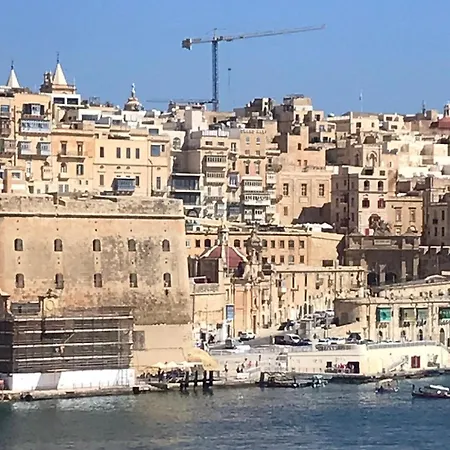 Grand Terrace 5 *